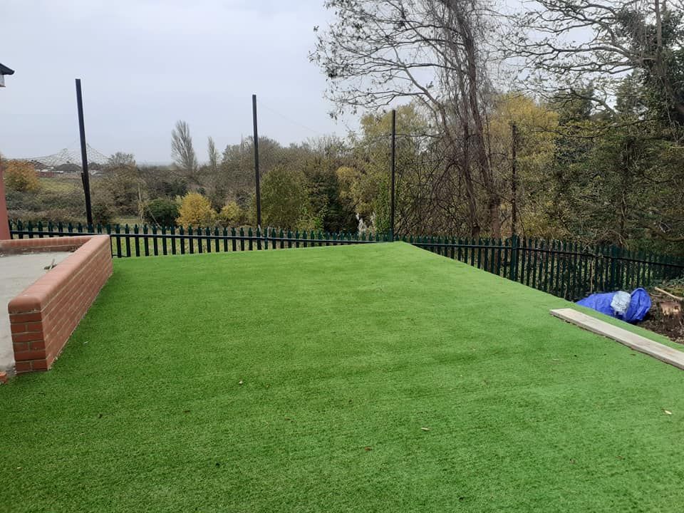 Crafting Security: A Behind-the-Scenes Look at London Fencing Installations