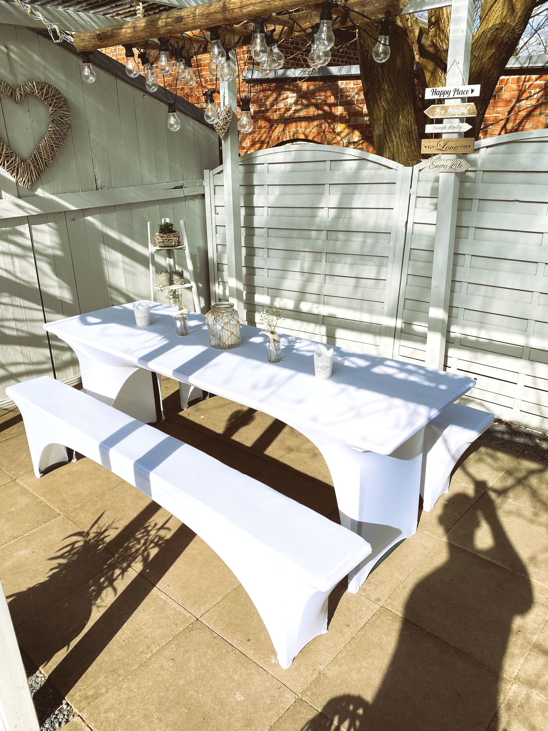 Stretchhussen für Bierzeltgarnitur mieten Lübeck Partyausstattung Hochzeit feiern