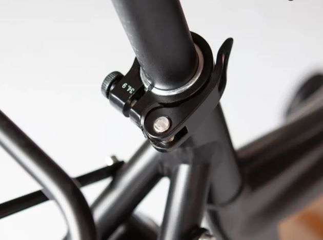 Diebstahlsichere Sattelstütze mit Sattelschnellversteller, für die LIBELLE Sattelschnellversteller (optional auch mit diebstahlsicherer Sattelstütze) für die LIBELLE. Bei lastenrad-profis.de