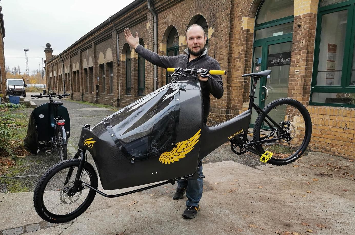 LIBELLE - Ultraleicht und robust aus Carbonbei Veloprojekt LIBELLE - Ultraleicht und robust aus Carbon: geteilt und dann als Kinderwagen oder Jogger nutzbar. Bei lastenrad-profis.de