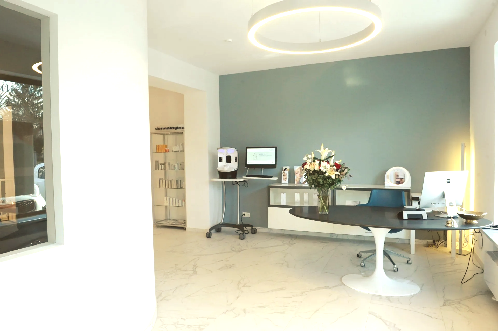 Das Foto zeigt den Empfangsbereich des MED CENTER München Süd Forstenrieder Allee 181 81476 München Solln Forstenried