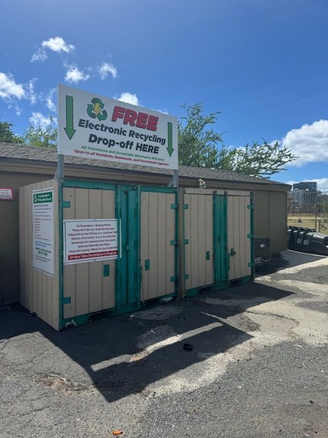 Electronic recycling drop-off location
