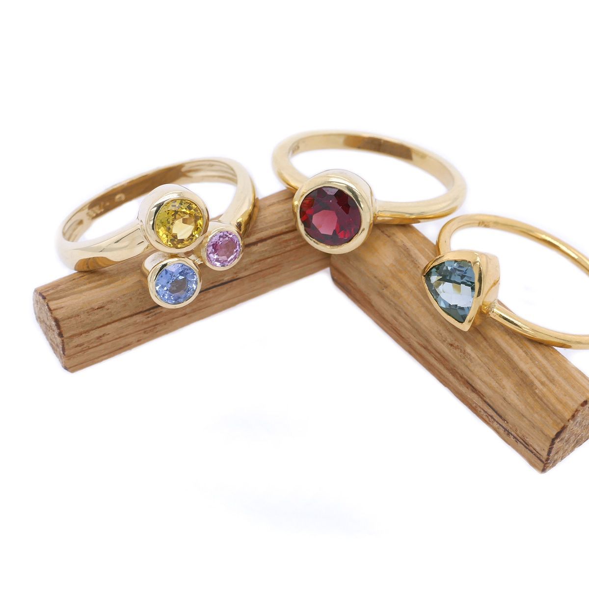 Goldringe mit Edelsteinen