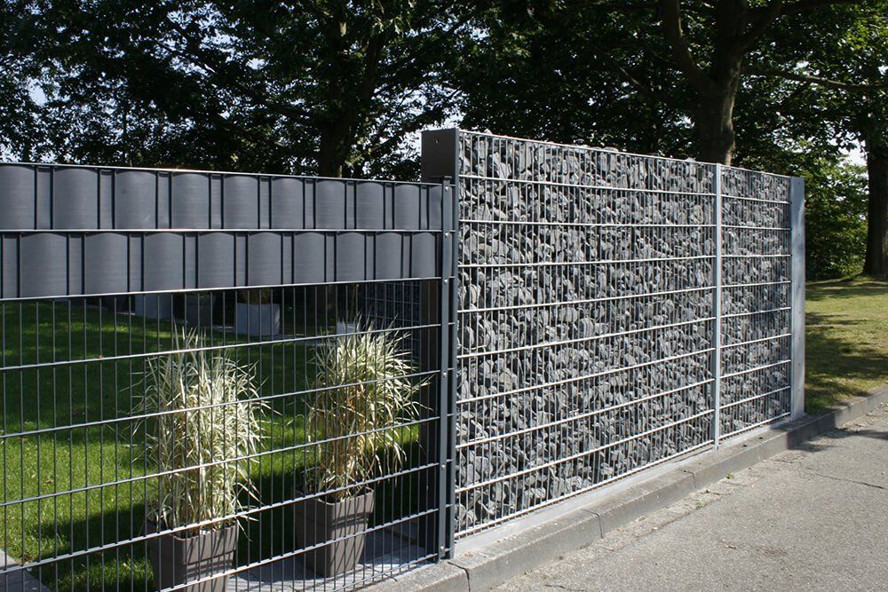 Zäune stellen von Amin Dienstleistungen Zäune stellen von Amin Dienstleistungen aus Offenburg, Lahr, Kehl und Umgebung