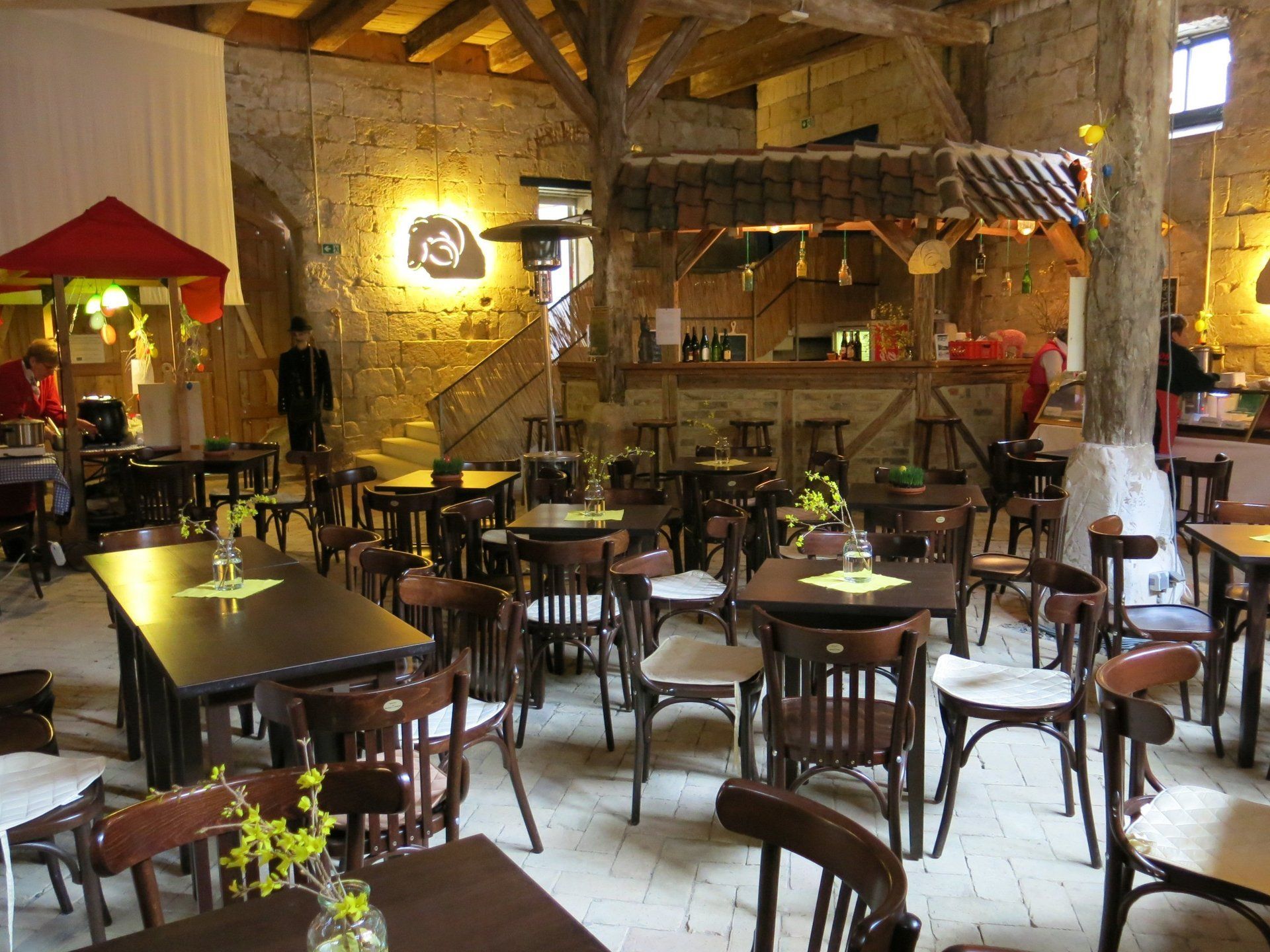 Unser ländlich rustikales Restaurant bietet Platz für bis zu 60 Personen. Restaurant Landhotel