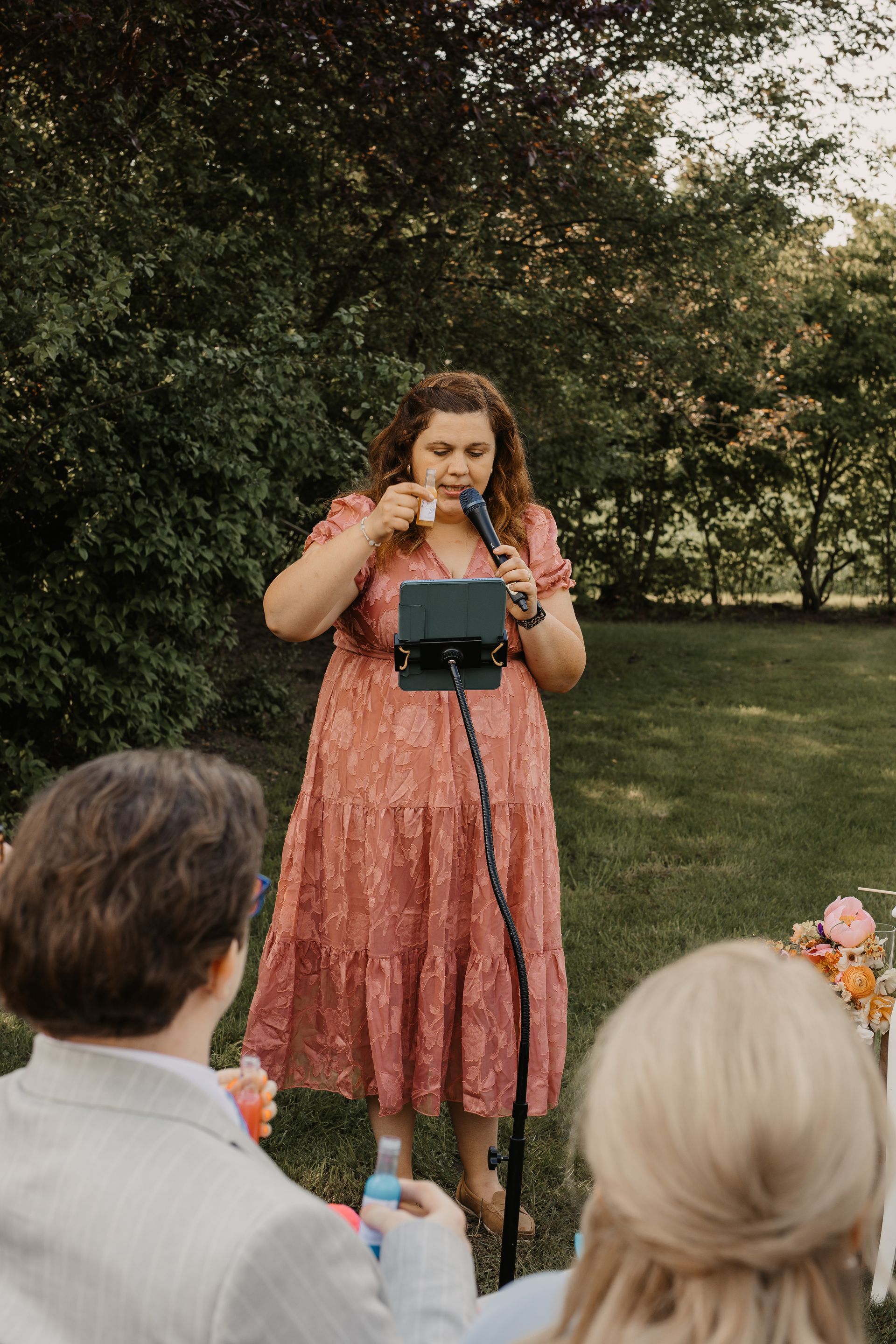 Krauses-Stimme, Sonja Krause, Freie Rednerin, Traurednerin aus Osnabrück, Auf die Liebe anstoßen