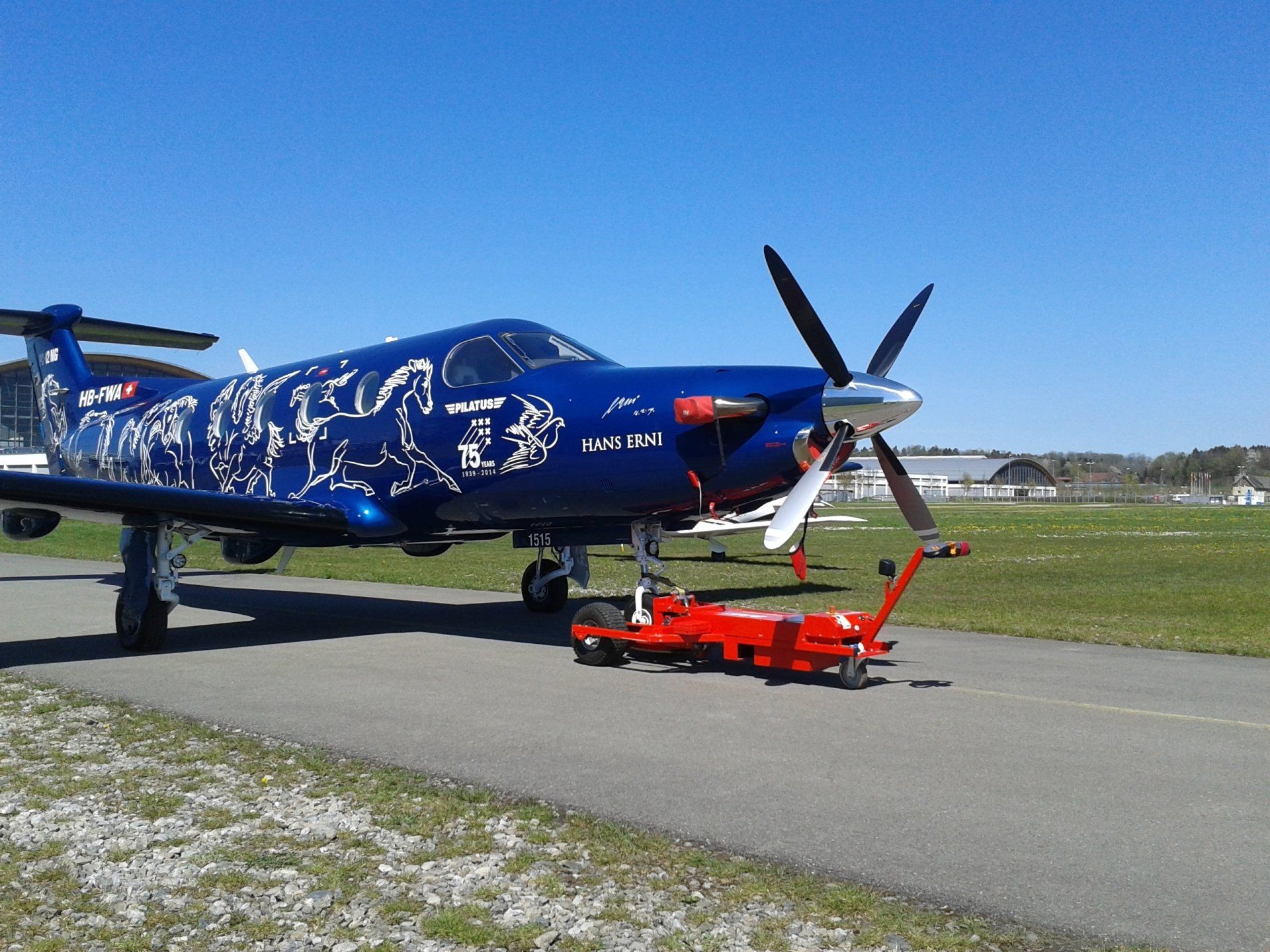 FLT 57 electro mit einer Pilatus PC-12