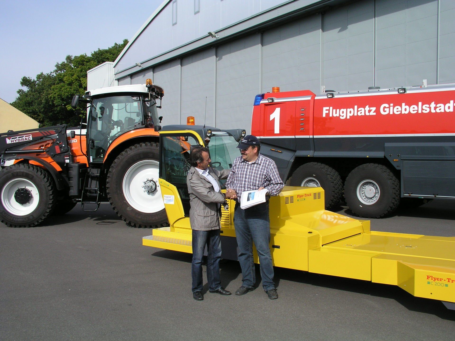 Übergabe an Herrn Karl Herrmann