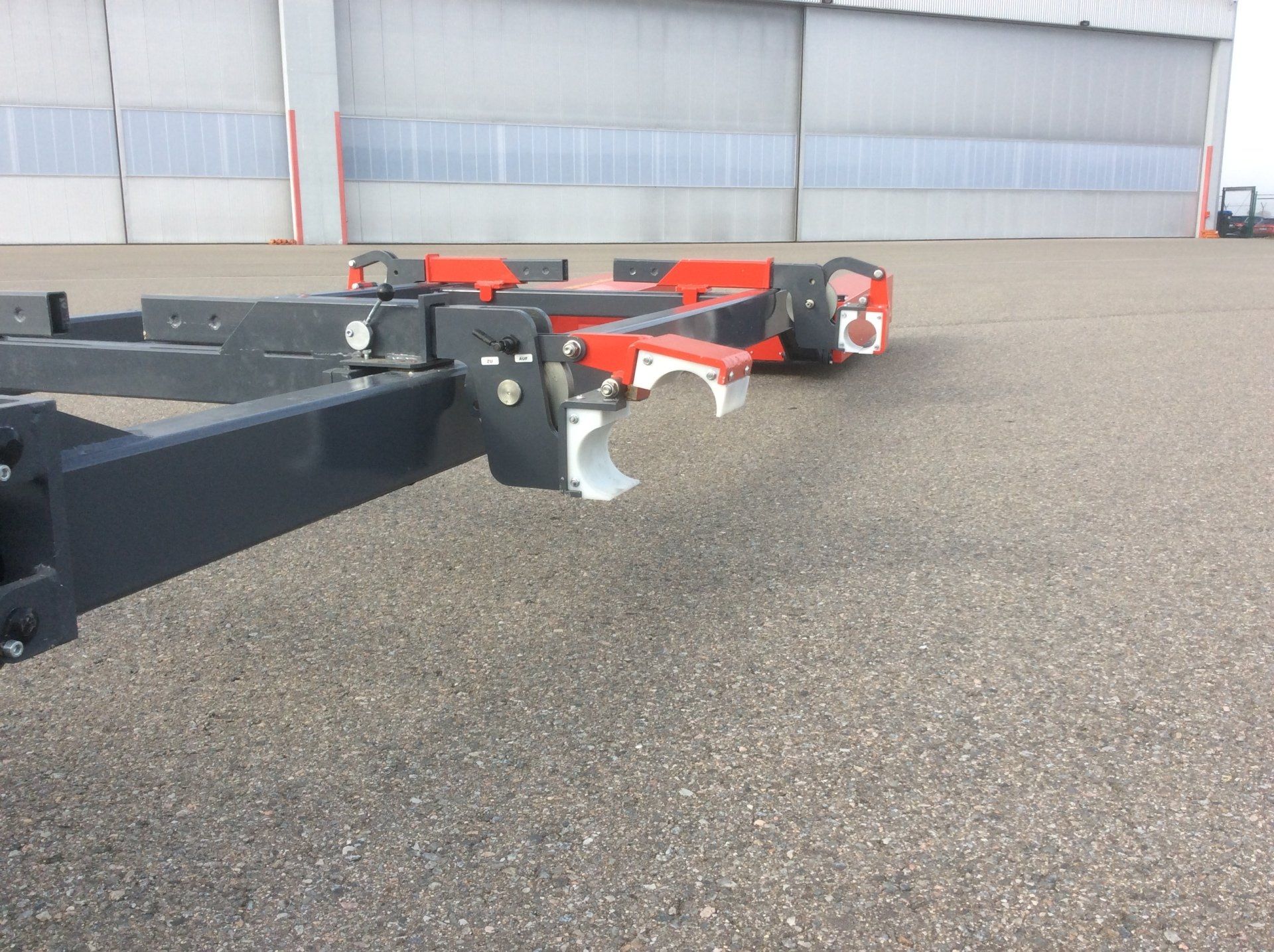 FLT Heli loader 3600 Kufenaufnahme mit Klemmvorrichtung