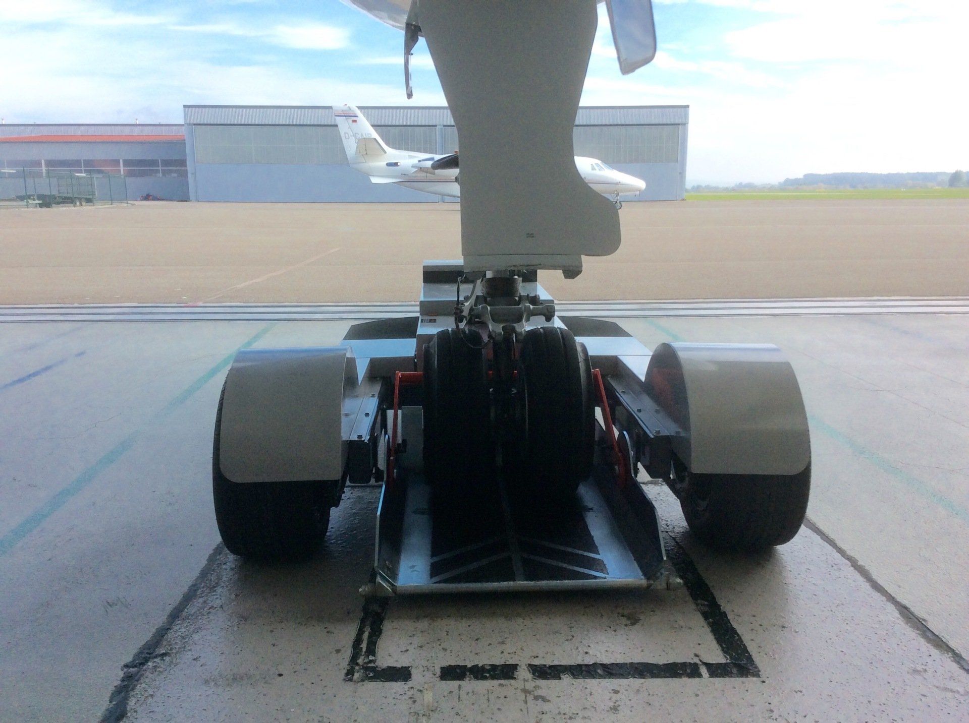 FLT 120 electro tilting ramp with double nose wheel
