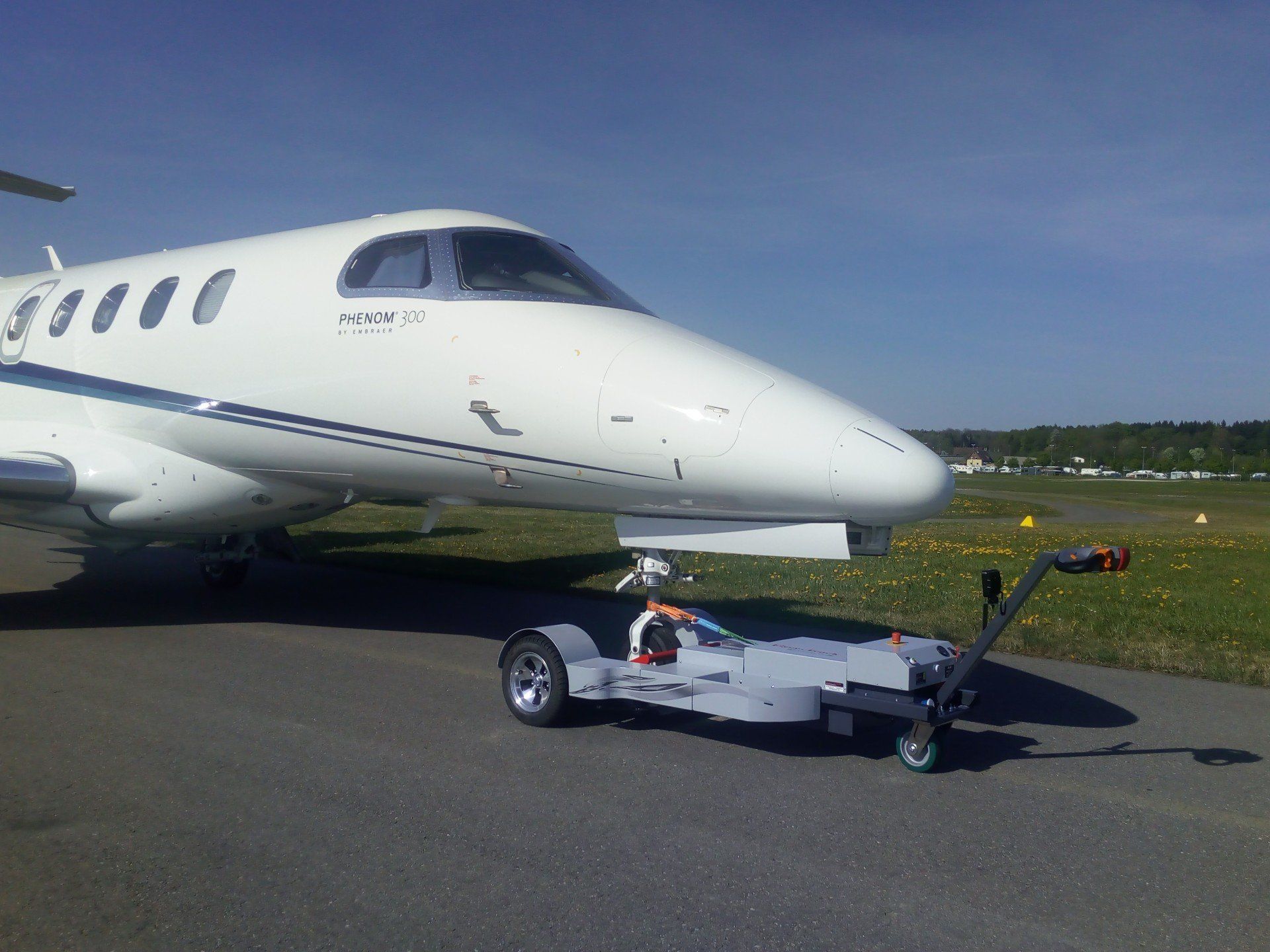 FLT 120 electro mit einer Phenom 300