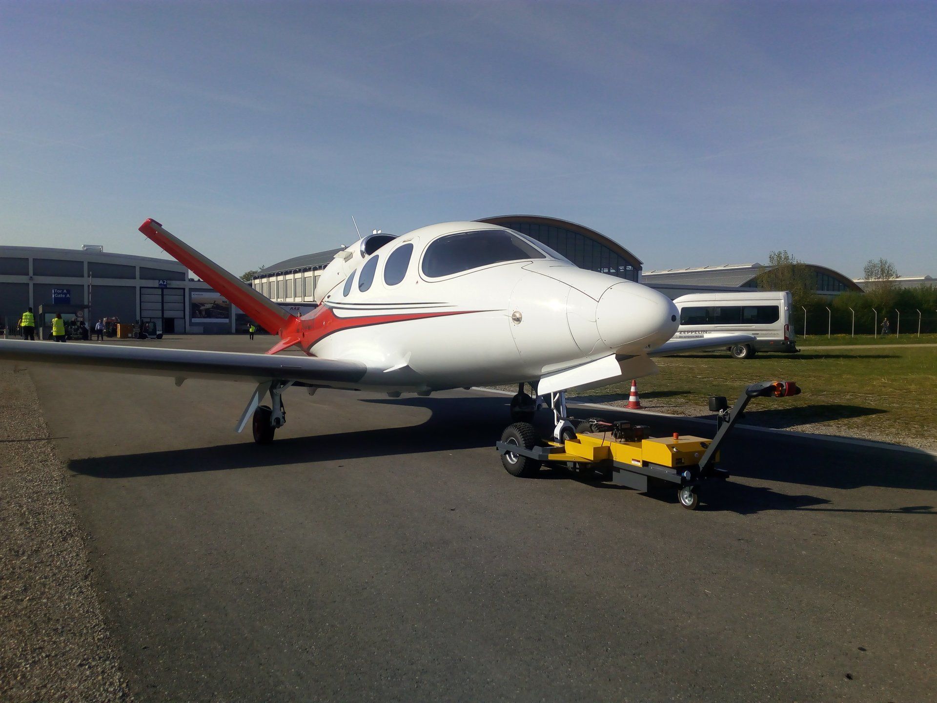 FLT 52 EW electro with Cirrus Vision Jet