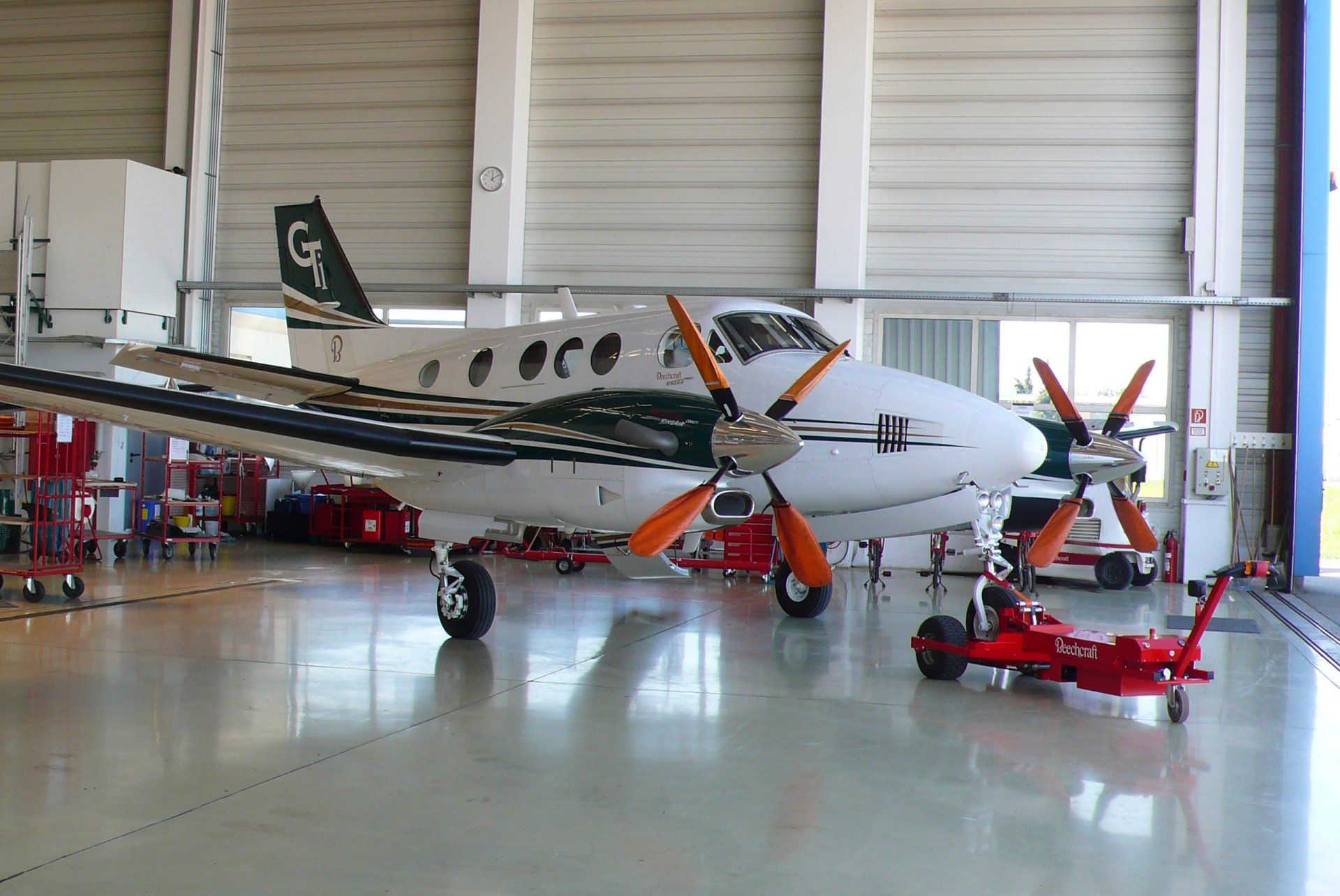 FLT 57 electro mit Beech King Air C90GTi