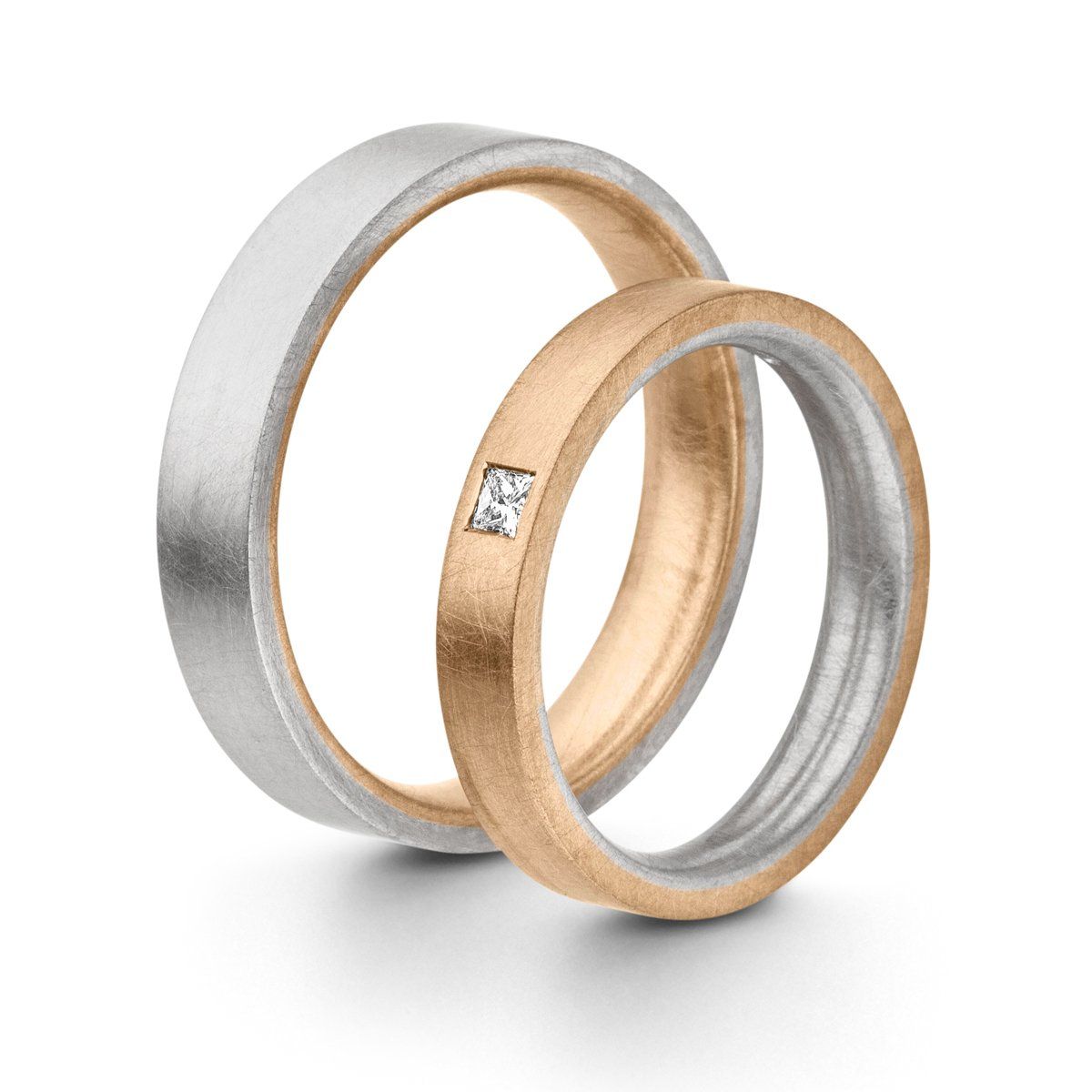 Zweifarbige Traurine in 750/000 Weiß/Rosegold Extravagantes Trauringpaar mit Eismatter Oberfläche