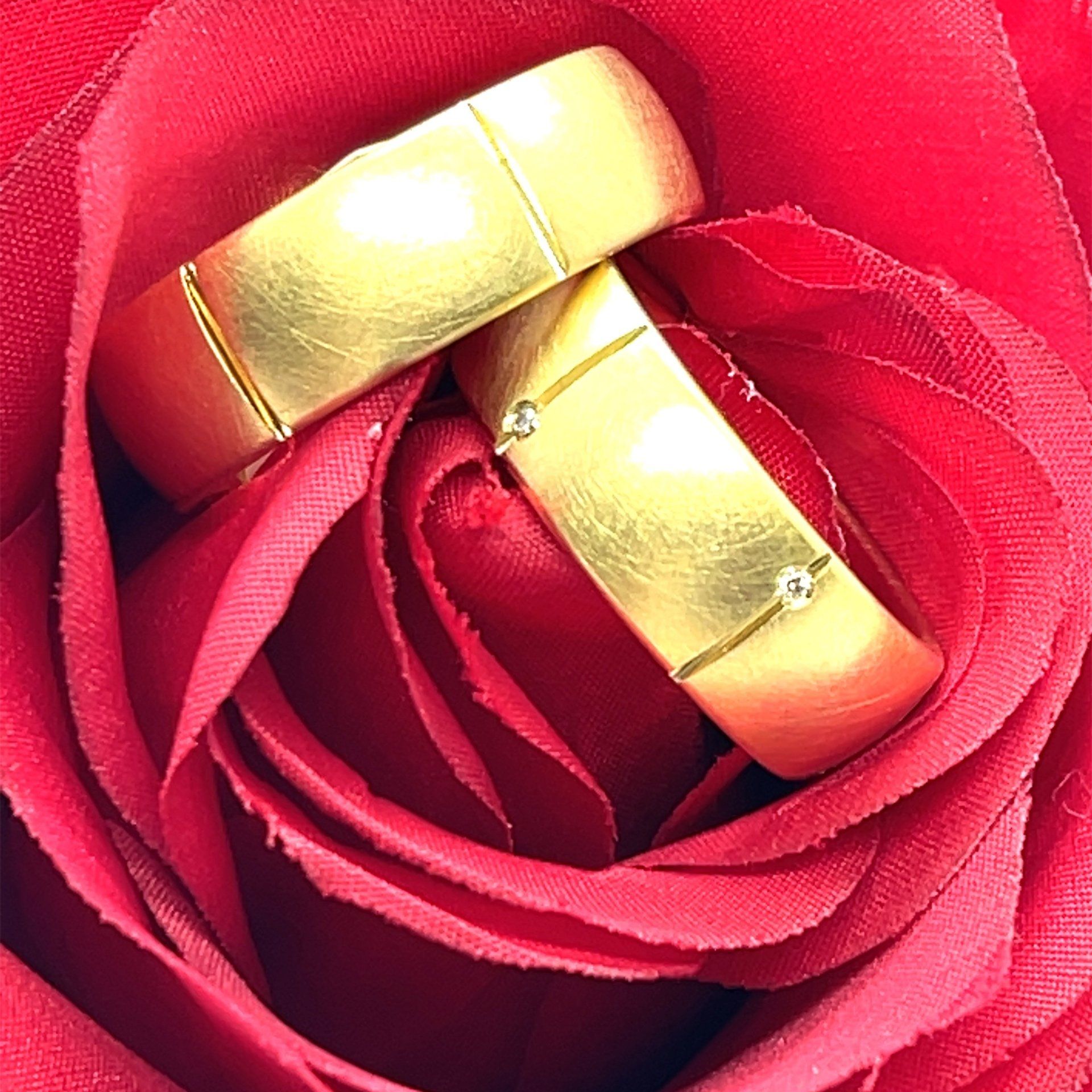 Trauringpaar 7,5 mm Breite Trauringpaar in 585/000 oder 750/000 Weiß/Gelbtgold