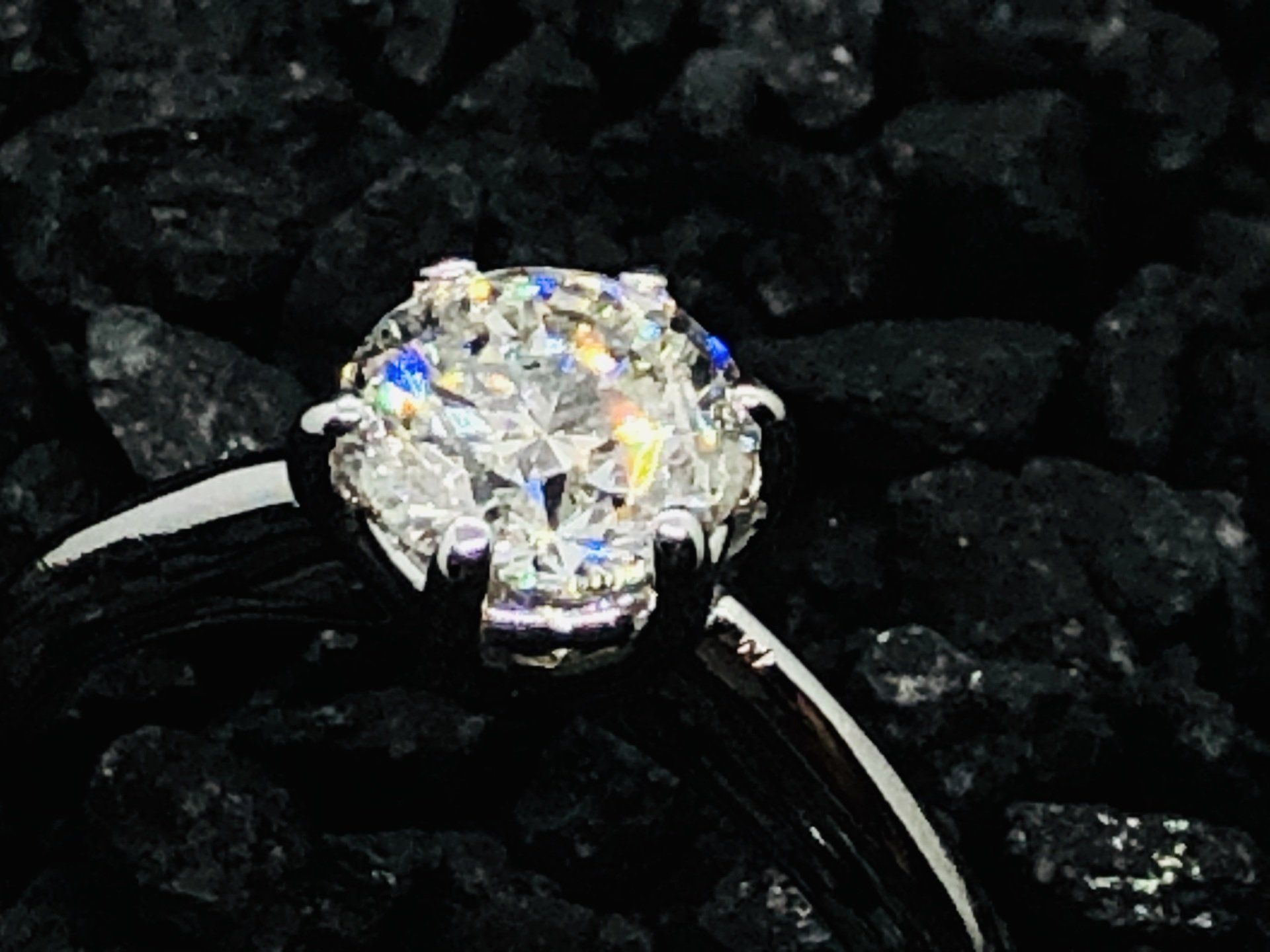 Das fertige Schmuckstück Verlobungsring 750/000 Weißgold mit Brillant 1,01ct