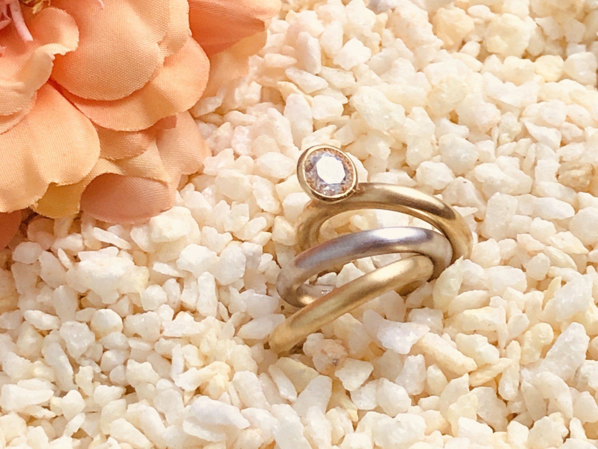 Ab ca. 6.999 € Trauring TriSet aus 750/000 Gold mit Eistütenfassung Brillant 1,00ct TW/Si