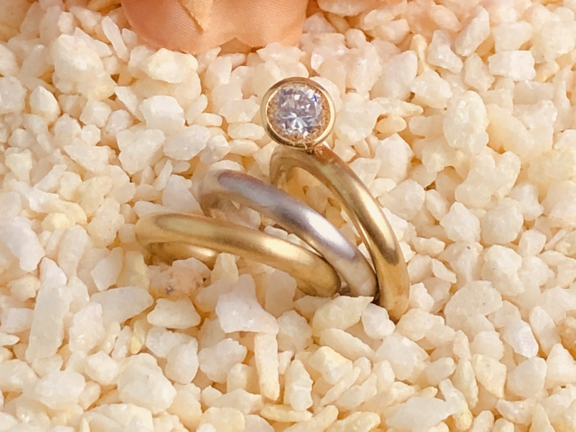 Tipp, den Ring kann man auch schon als Einzelring/Verlobungsring tragen Trauring TriSet mit besonderer Eistüte