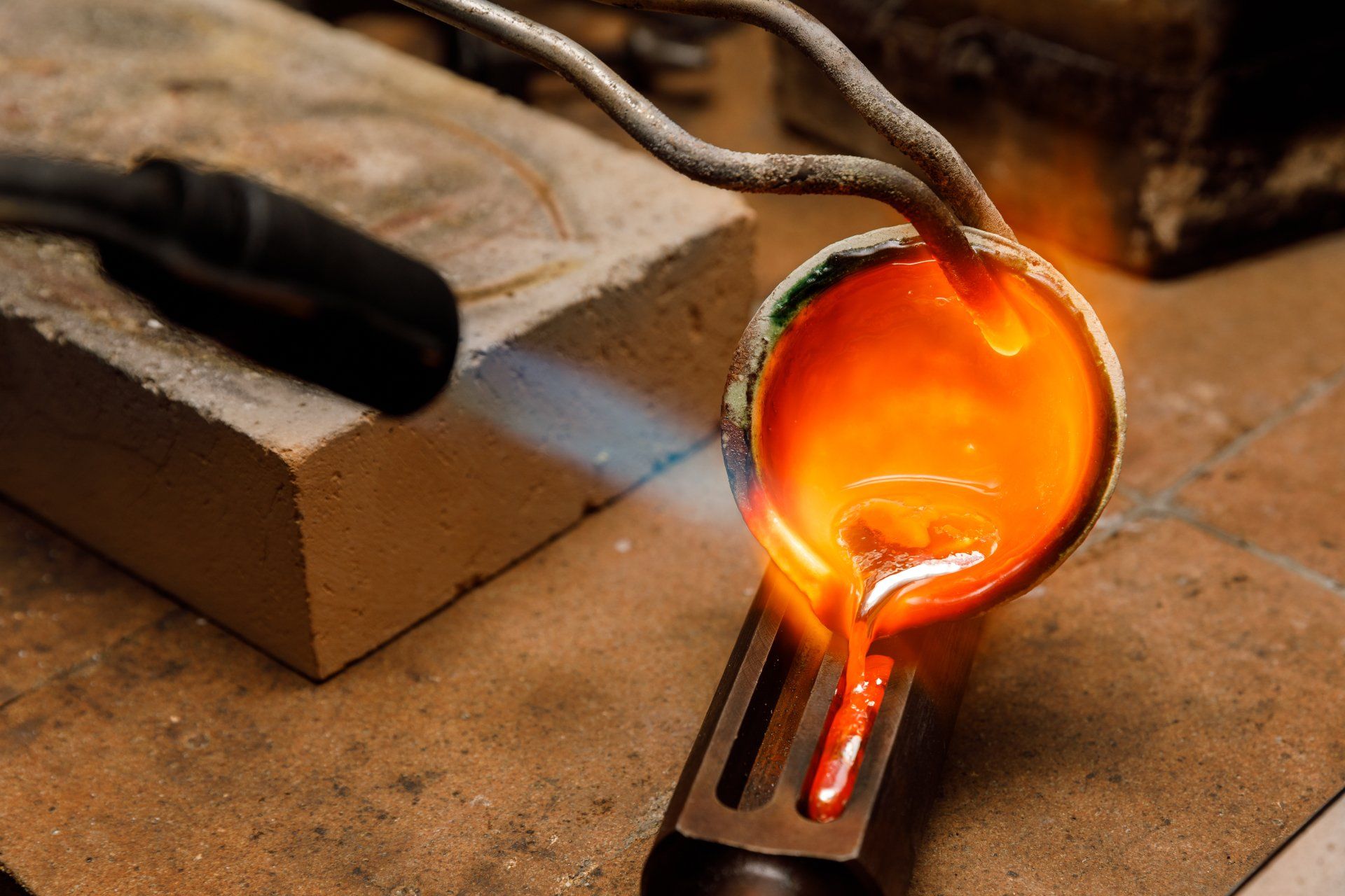 Schmelzpunkt 1064 Grad Goldschmiedemeister Andreas Wurster