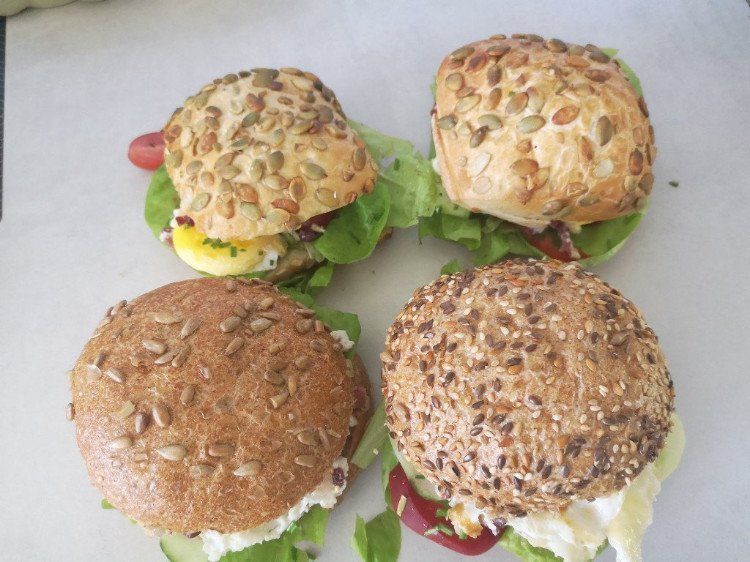 Ja und so habe ich für unseren Hinflug gut geplant und uns leckere sättigende Brötchen gerichtet, schließlich mussten wir um 2 Uhr nachts aufstehen und wer weiß wie lange es geht, bis wir etwas richtiges bekamen?
