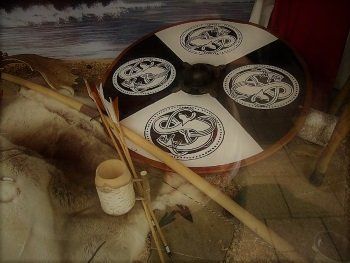 Wikinger Schild und Bogen