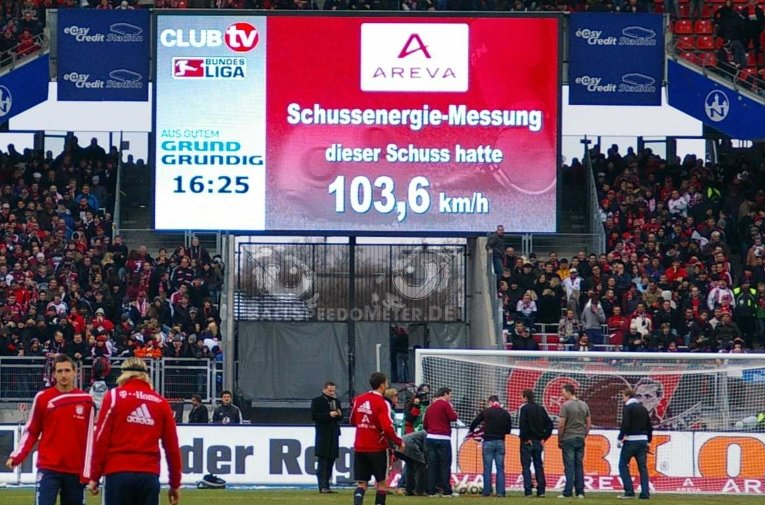 Video-Wall im Nürnberger Fußball-Stadion mit Areva als Sponsor für die Radar-Geschwindigkeits-Messung