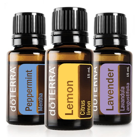 doterra Starterpaket doterra Starterpaket. Kleine Flaschen mit Pfefferminzöl, Lavendelöl und Zitronenöl