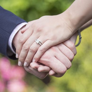 Hand in Hand Hand in Hand