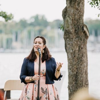 Sängerin Jennifer Krawehl Balledenliebhaberin & Schnulzenqueen