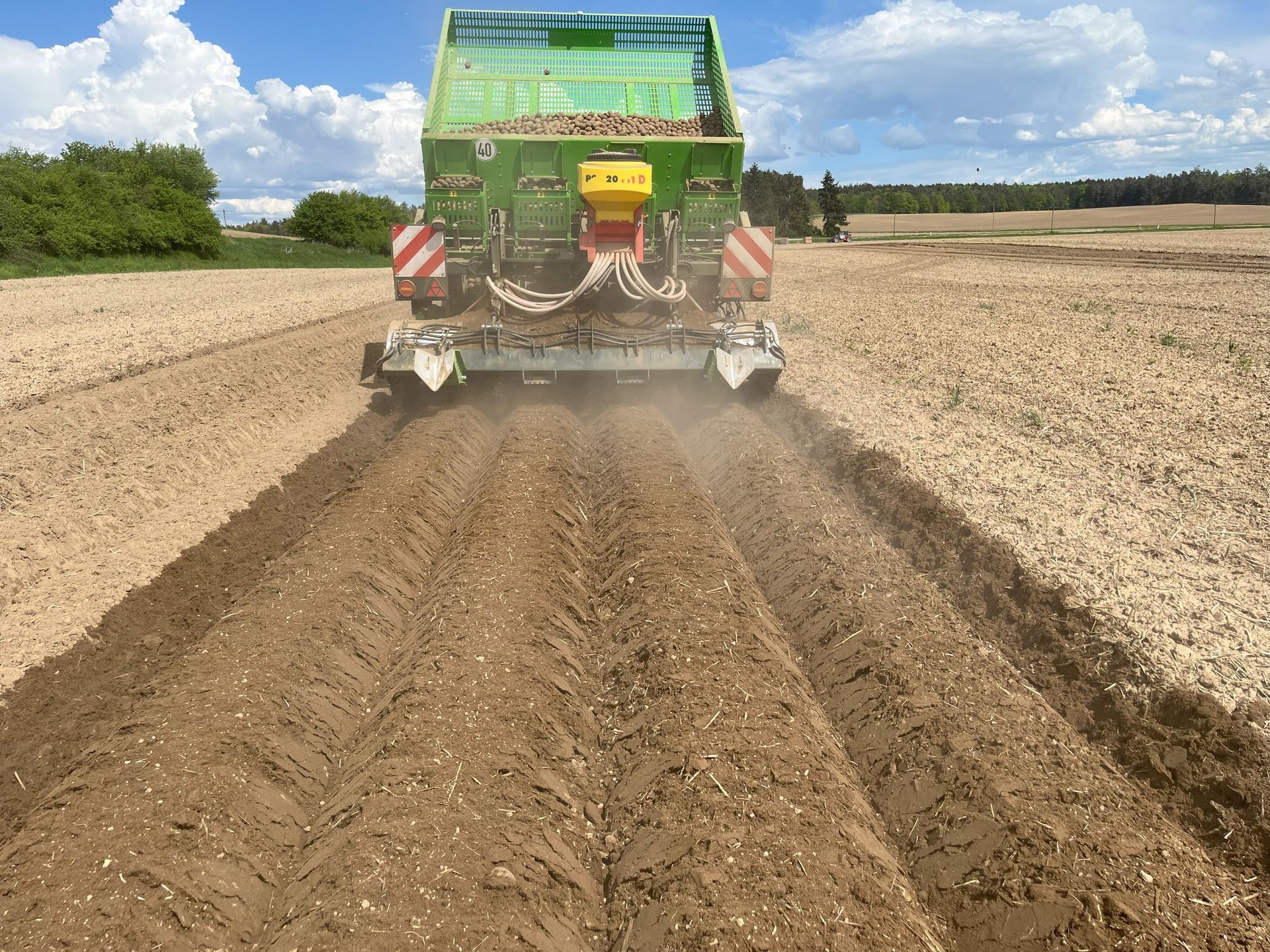 Rotierender Dammformer in 4 x75 cm 40 cm Kronenbreite.