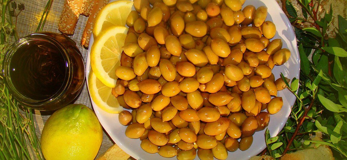 Kleine, Kretische, grüne Oliven (Koroneiki) in Extra Nativem Olivenöl