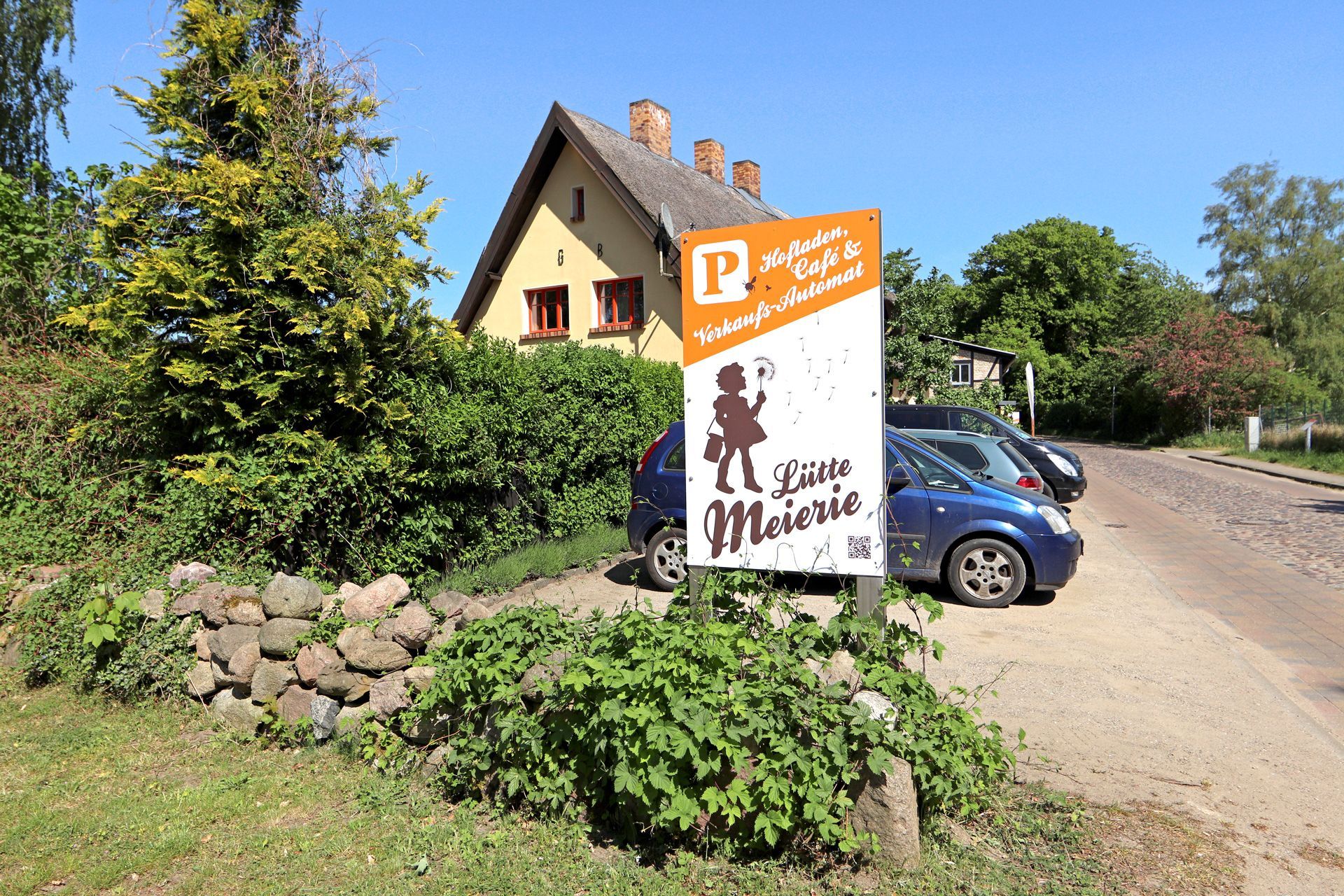 Parkplatzschild der Lütten Meierie Kratzeburg