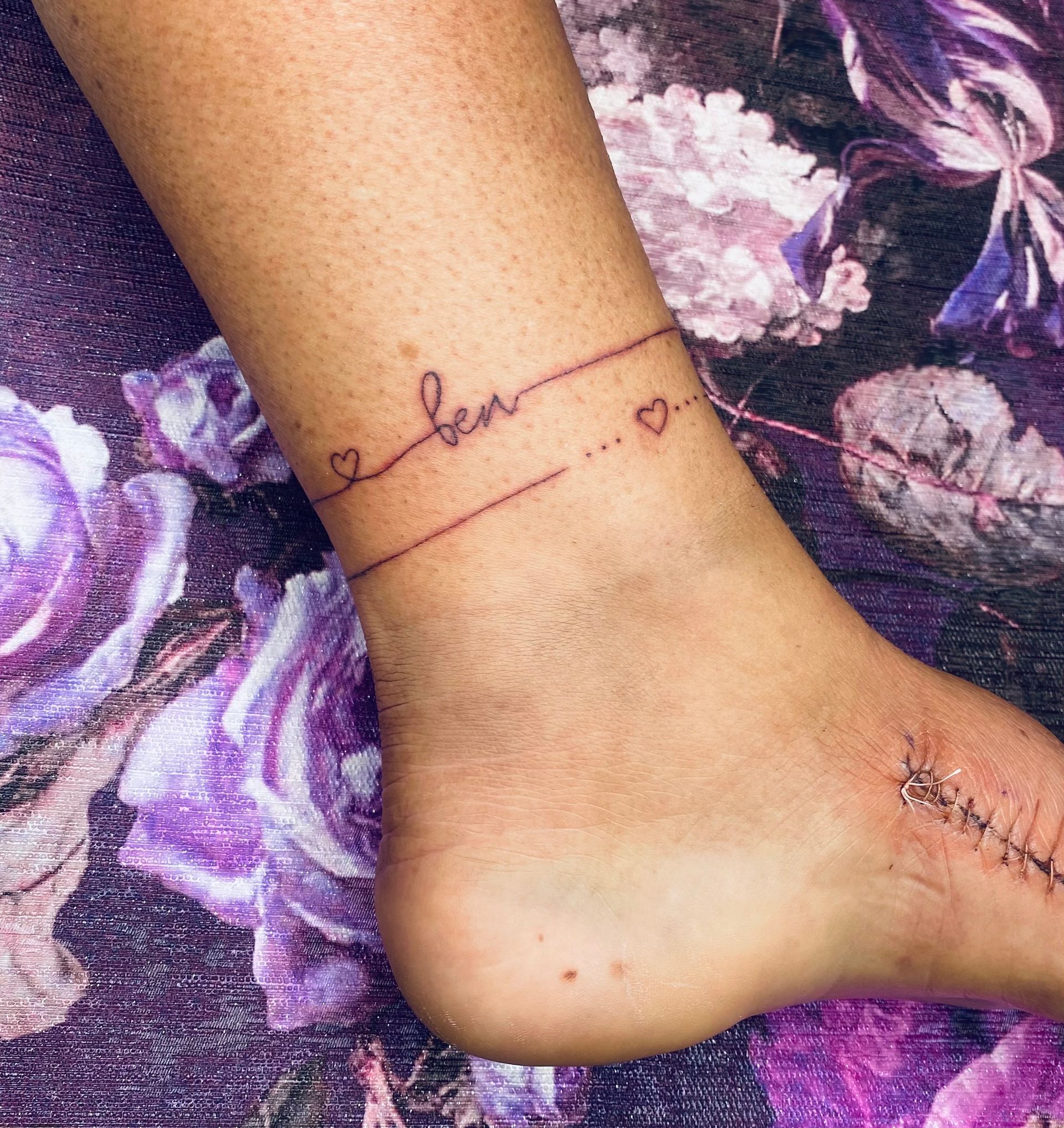 Fineline Tattoo, Mini Tattoo, Fuß, Fessel, Brandenburg, Fineline Tattoo Herz, Mini Tattoo Herz, Finger, Brandenburg, Berlin Glienicke