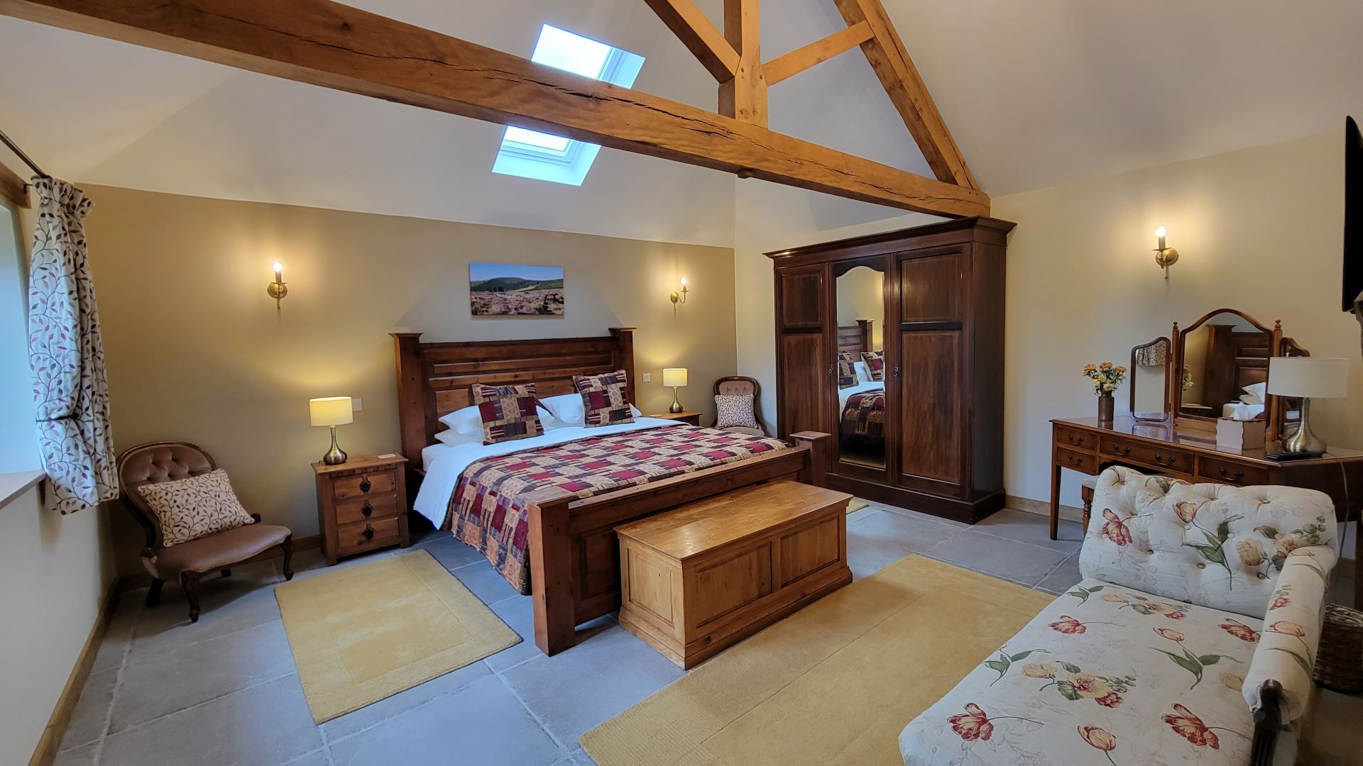 The Old Barn holiday cottage. Luxury one bedroom ideal for a couples rural retreat, West Devon