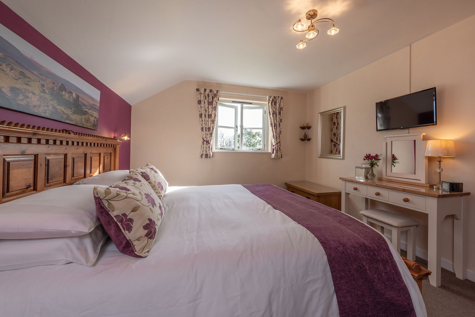 The Cottage holiday cottage bedroom with superking bed, Higher Kellacott 