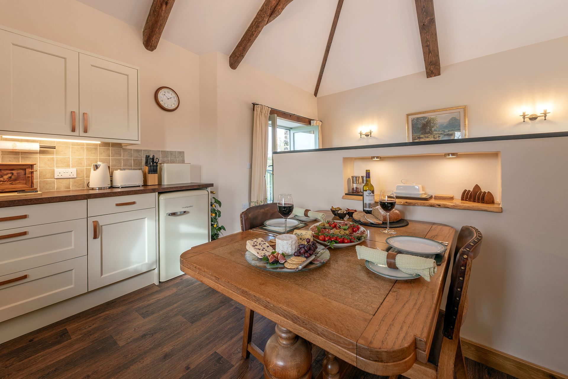 The Old Barn holiday cottage. Luxury one bedroom ideal for a couples rural retreat, West Devon
