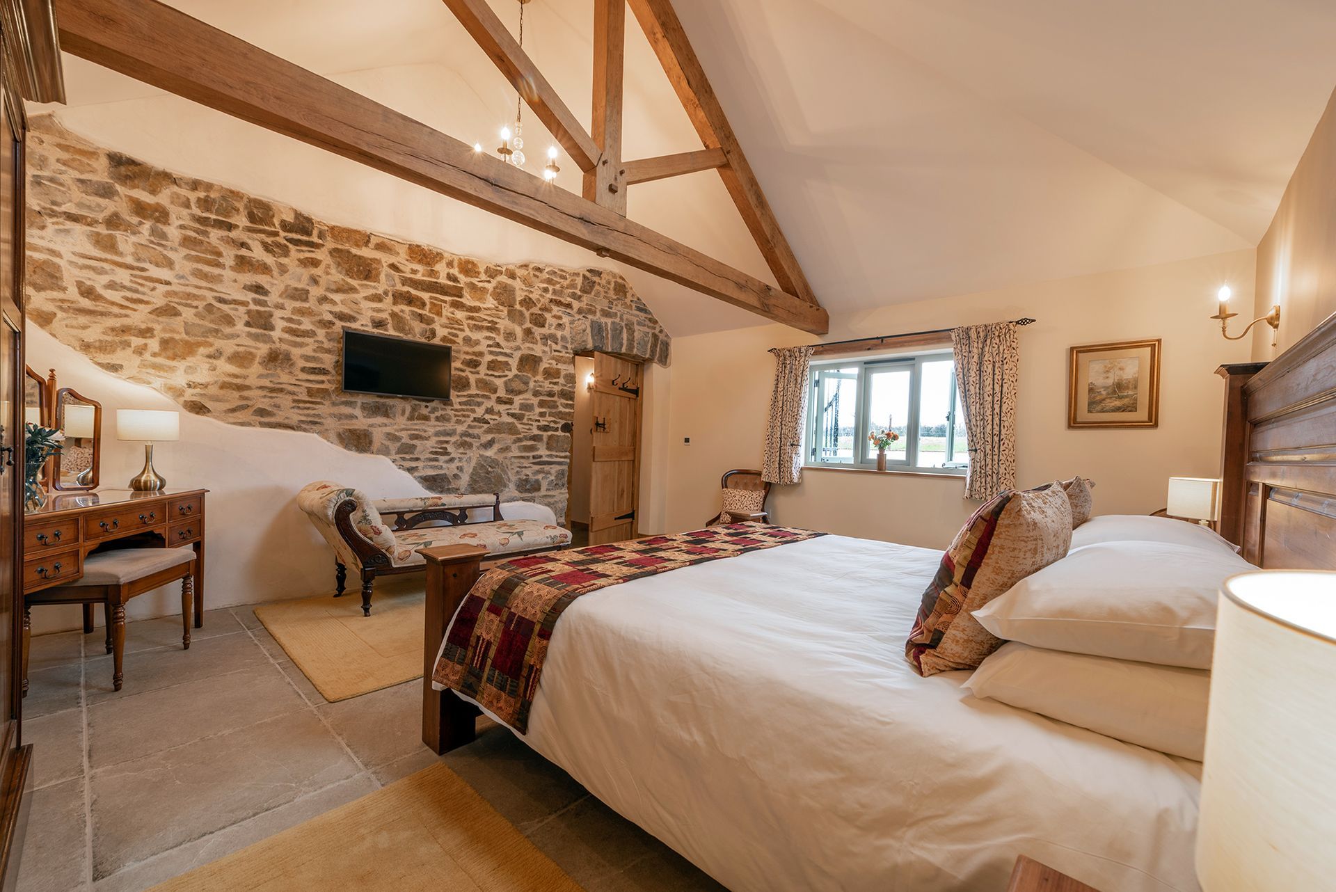 The Old Barn holiday cottage. Luxury one bedroom ideal for a couples rural retreat, West Devon