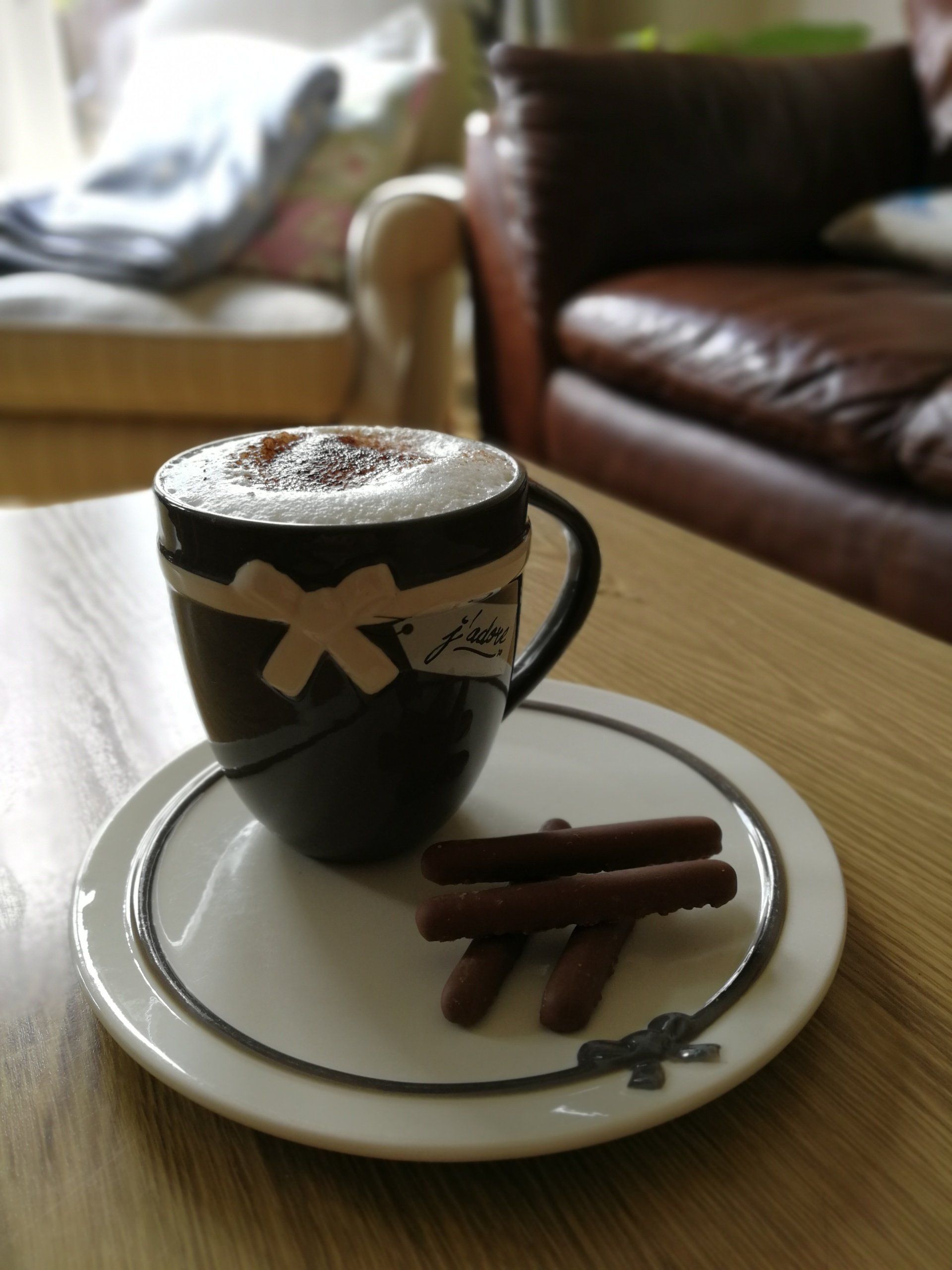 Paint pouring workshop including tea & coffee