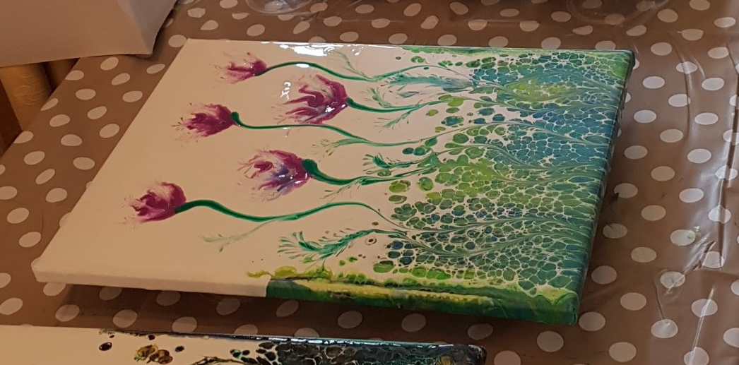 Paint pouring workshop making flowers