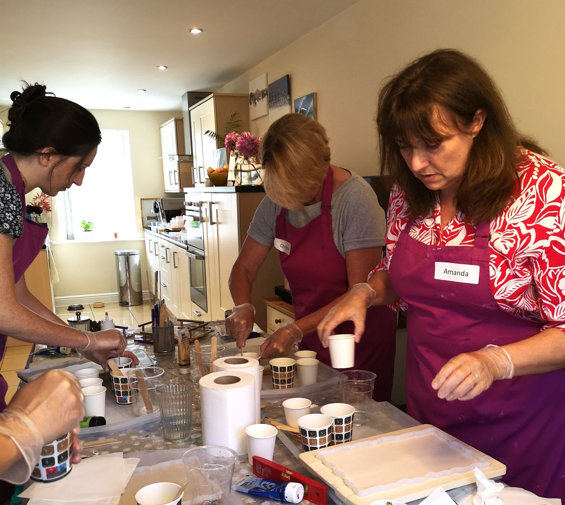 Paint pouring class in the garden