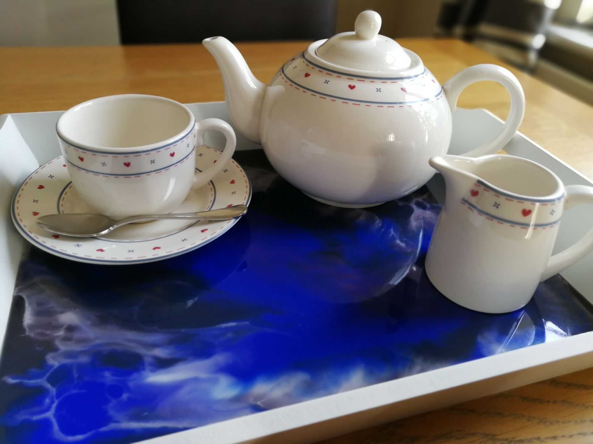 Paint pouring workshop including tea & coffee