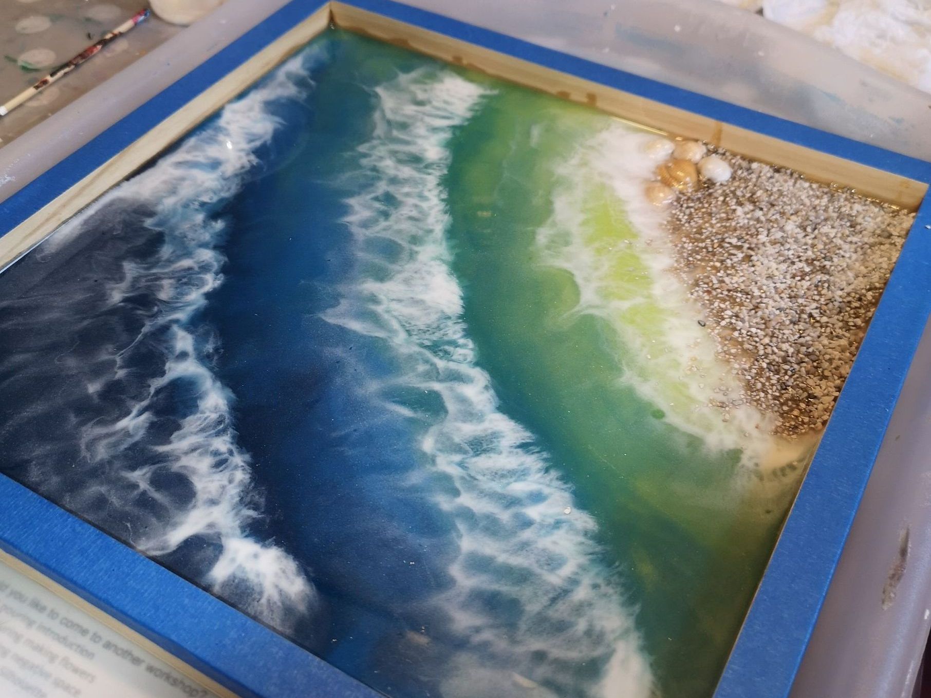 Resin Seascape course, resin workshop for beginner, resin wave, resin beach.