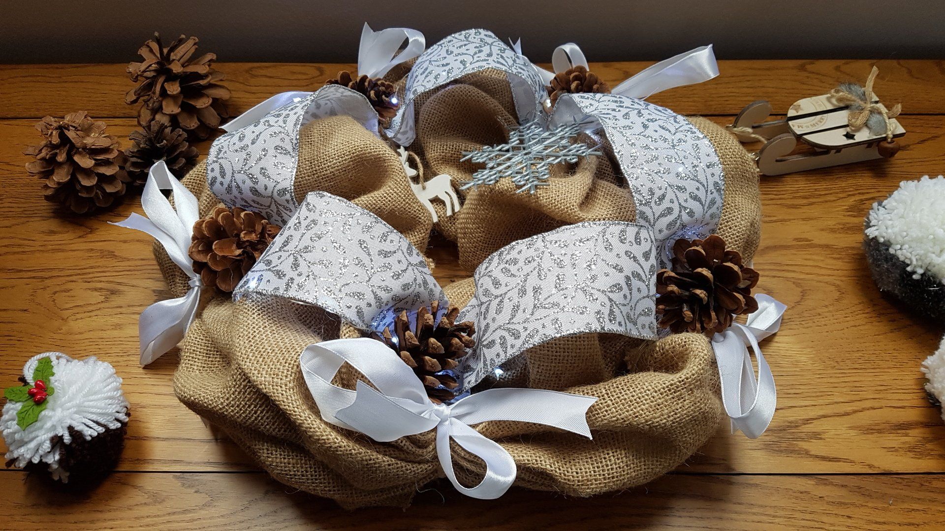 Large white Christmas wreath with led lights - by Interior Boost Large white Christmas wreath with led lights - by Interior Boost