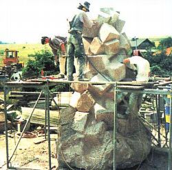 Drei Mann am Werk: Brunnenanlage für die NWG