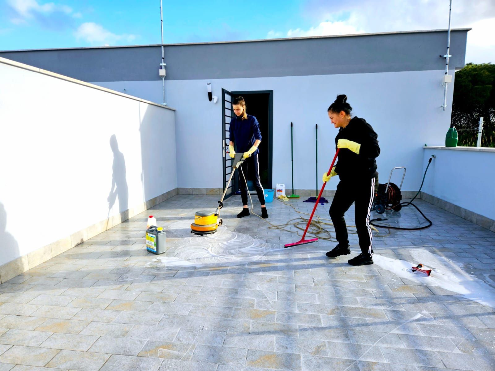 come pulire i pavimenti esterni dopo ristrutturazione