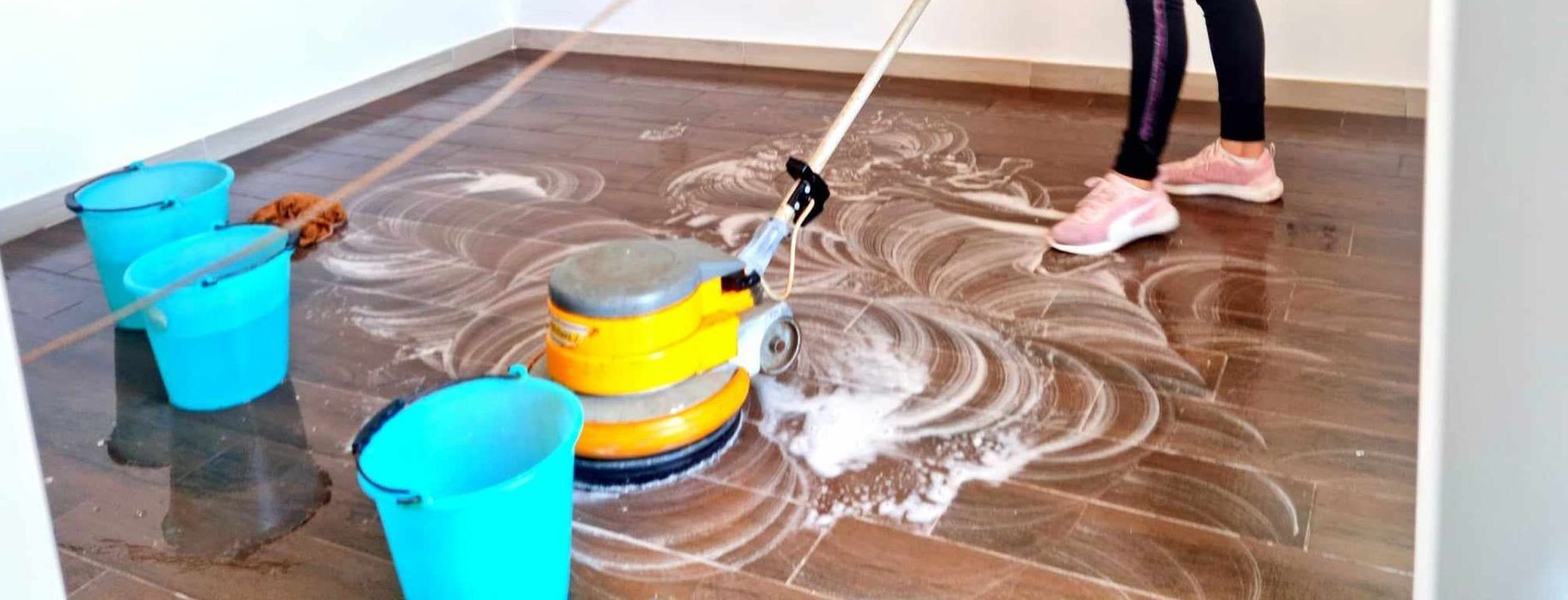 pulizia pavimenti interni ed esterni