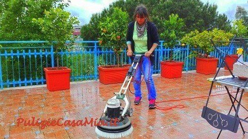 Pulizie sgrosso pavimenti con la monospazzola Roma: pavimenti esterni
