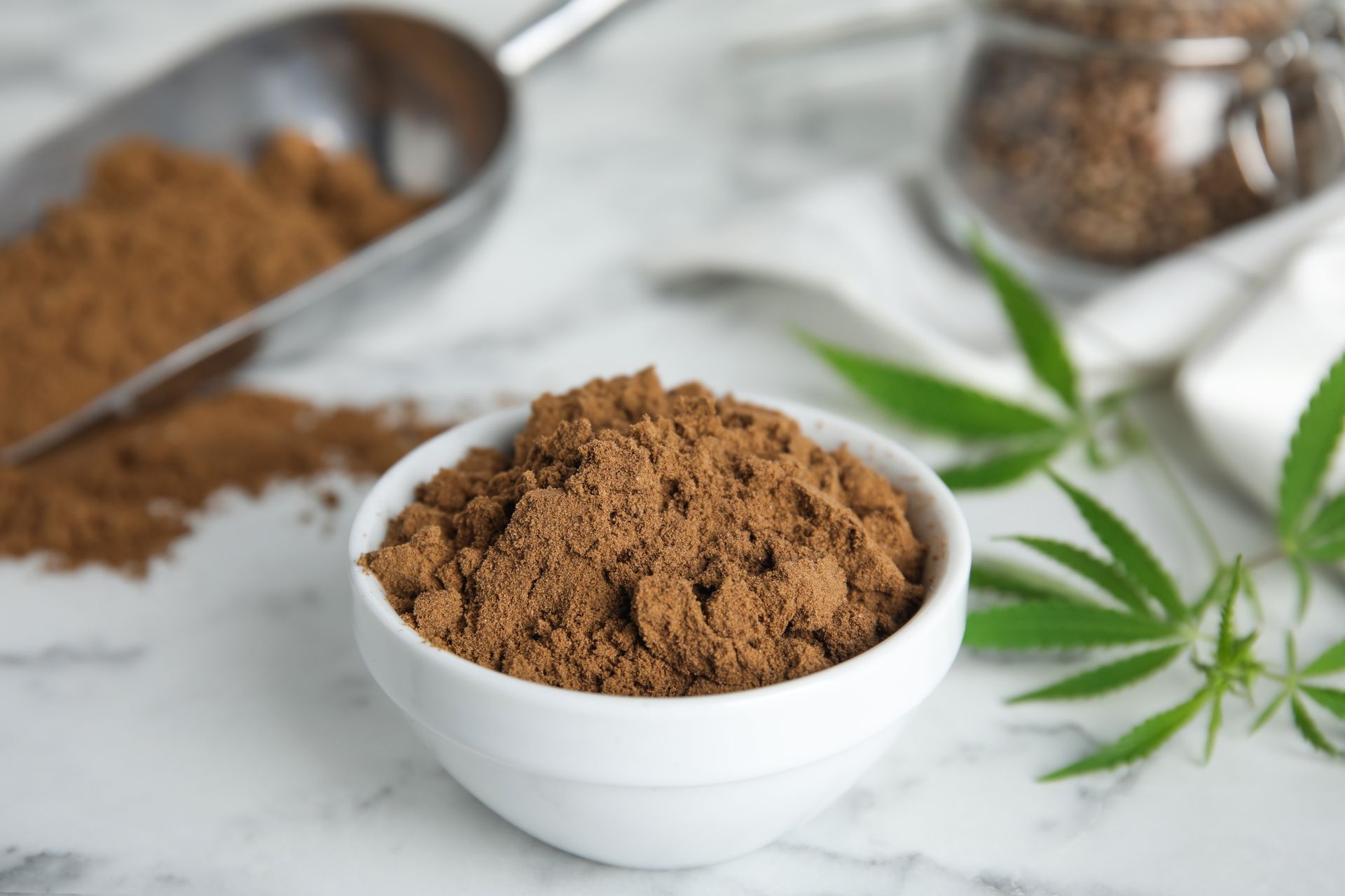 AmaCan Cannabis Protein Pulver. Hanf Protein Pulver. Vegane Eiweiß- und Vitalstoffquelle. Ideal für gesundheitsbewusste Menschen jeden Alters, besonders aber für Sportler und Senioren.
