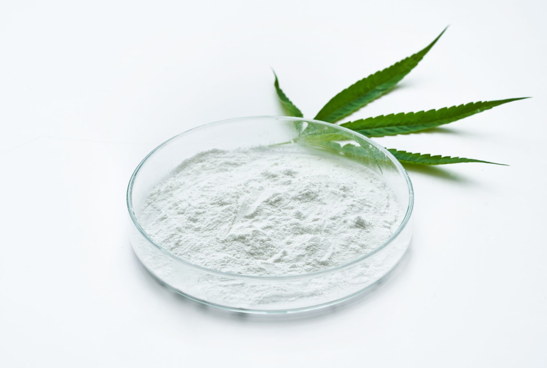 Hochwertige CBD Kristalle Isolate aus bestem EU-Nutzhanf. 99 % rein. THC-frei.