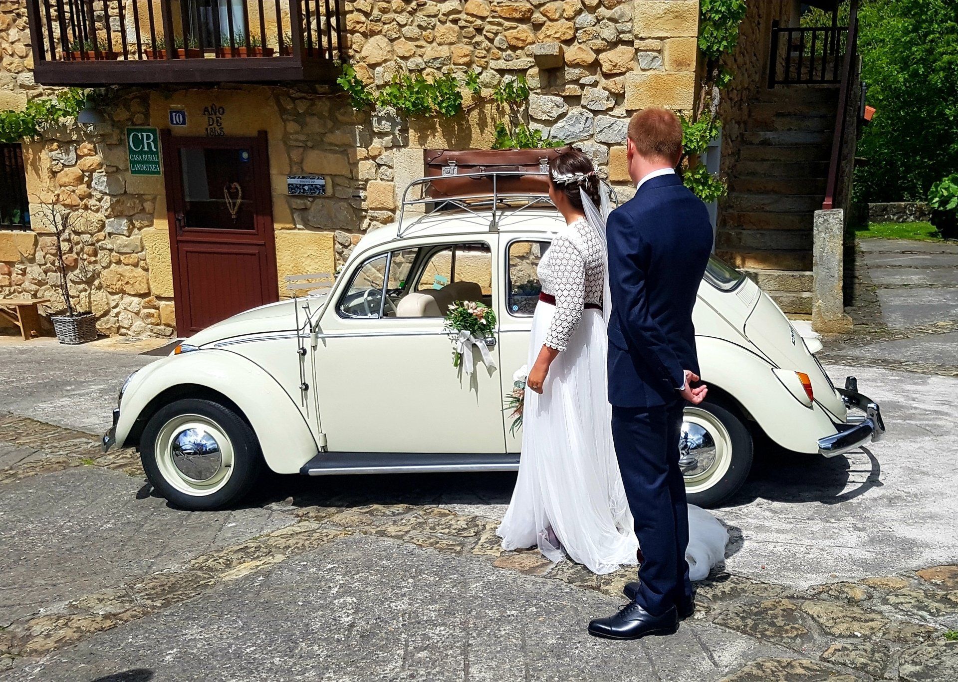 VW Escarabajo clásico en boda real Volkswagen escarabajo clásico